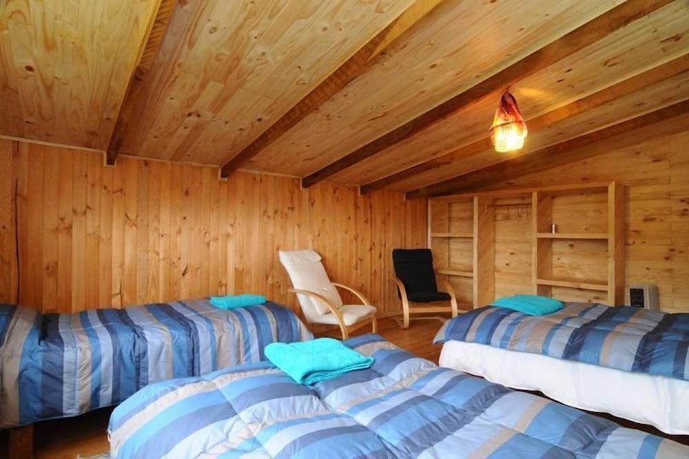 Standard Triple Room, Mixed Dorm, Shared Bathroom photo 2
