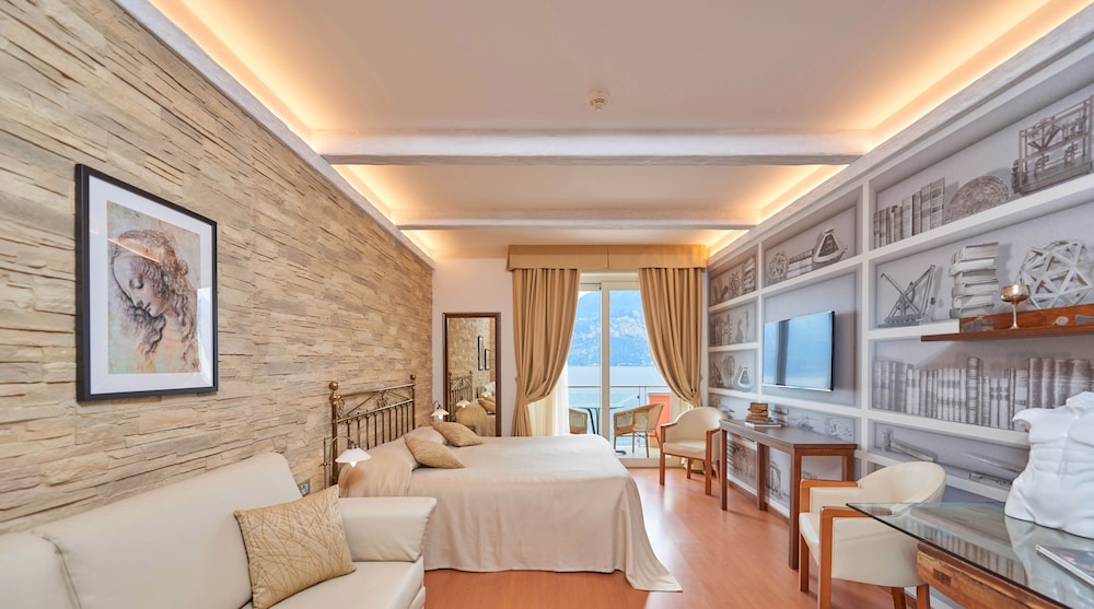 Junior Suite, Balcony, Lake View (Italian Prestige, 3 people) photo 3
