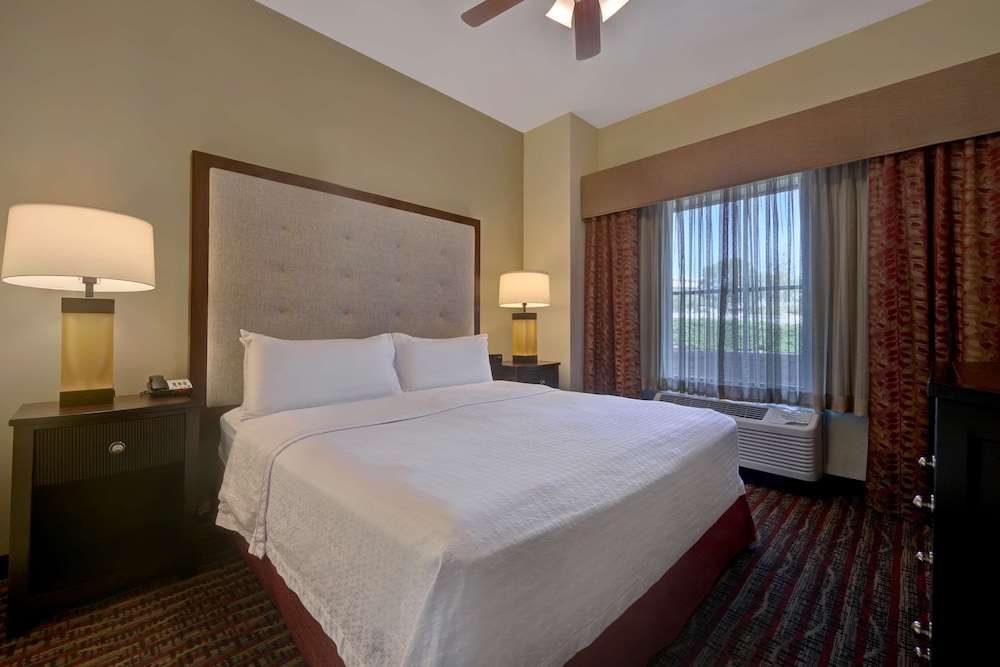 Suite, 1 King Bed - Photo 11