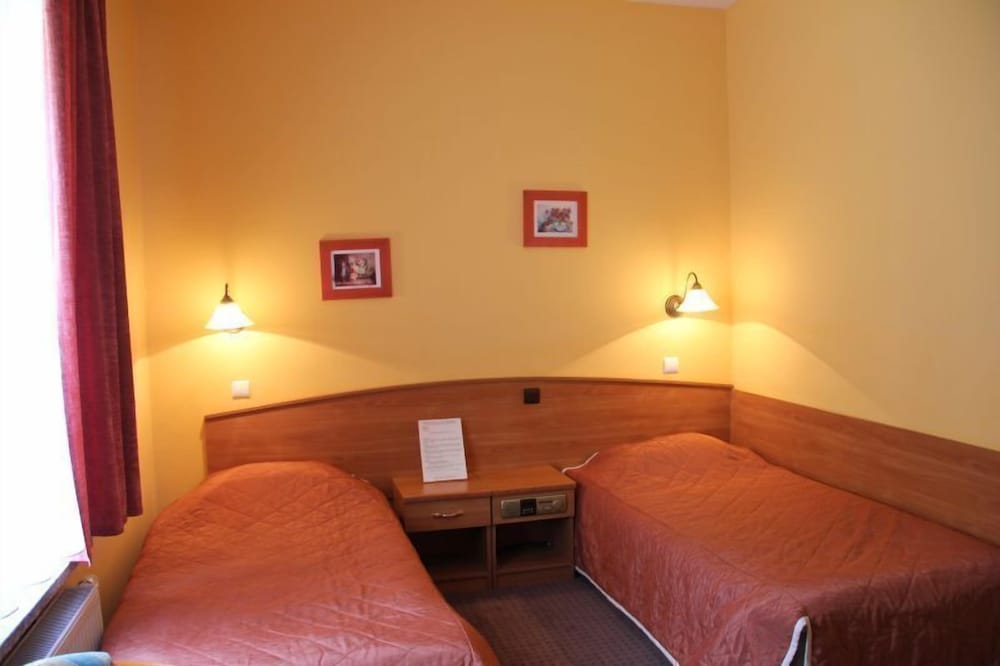 Classic Twin Room, 2 Twin Beds photo 2