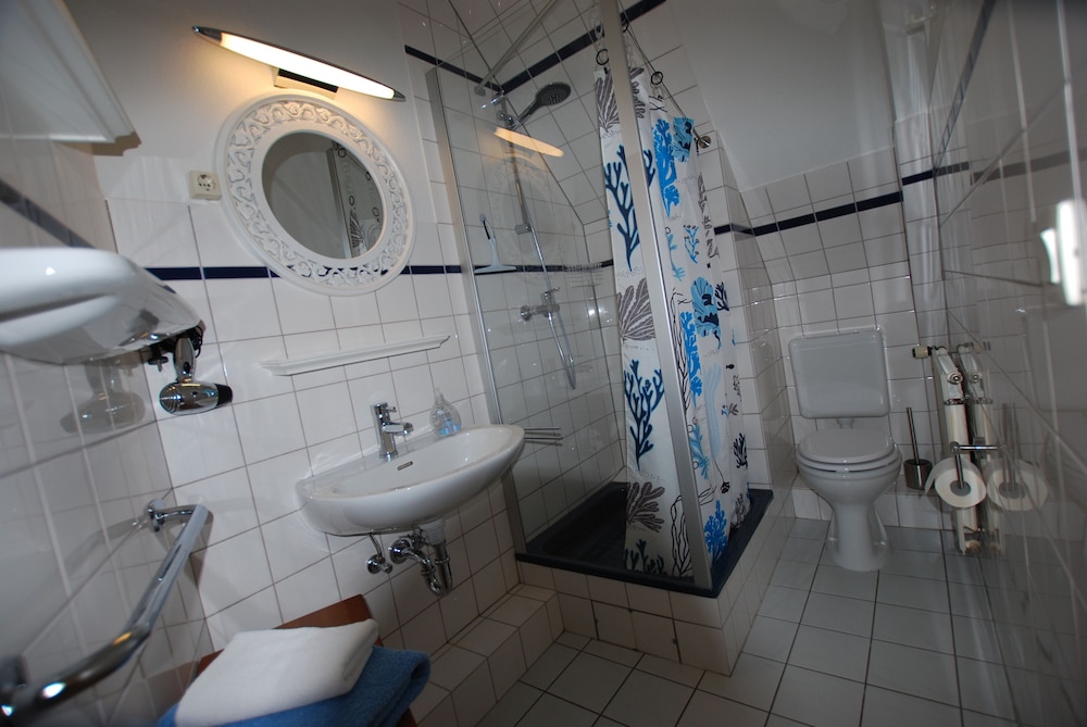 Single Room, 1 Double Bed, Non Smoking, Refrigerator photo 3