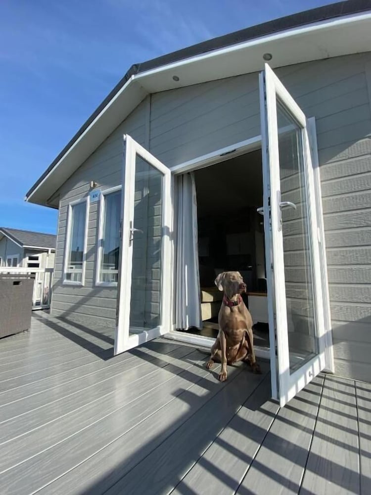 Lodge, 4 Bedrooms, Dog Friendly photo 1