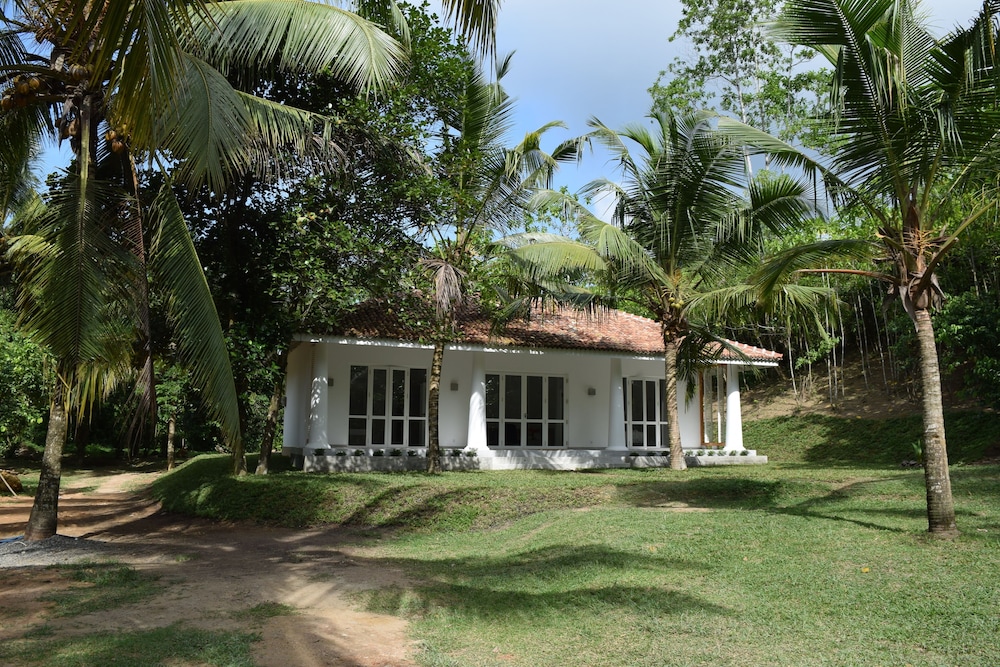 Deluxe Bungalow, Multiple Bedrooms, Private Bathroom, Garden View photo 3