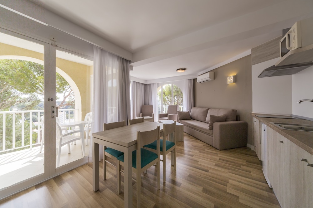 Apartment, 2 Bedrooms, Balcony (Suites 3 Adults)