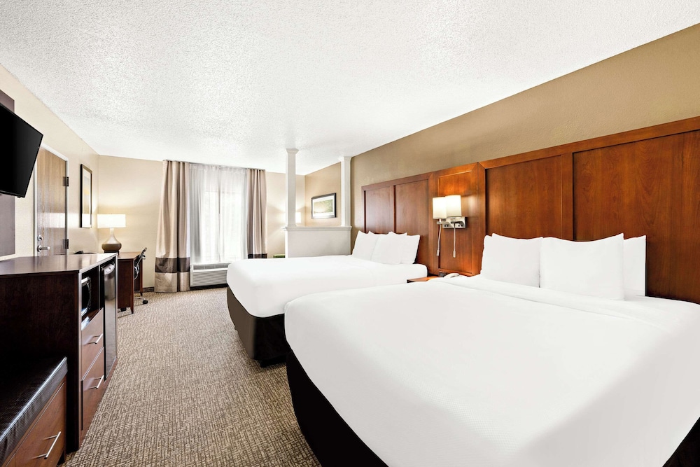 Suite, 2 Queen Beds, Non-Smoking - Photo 1