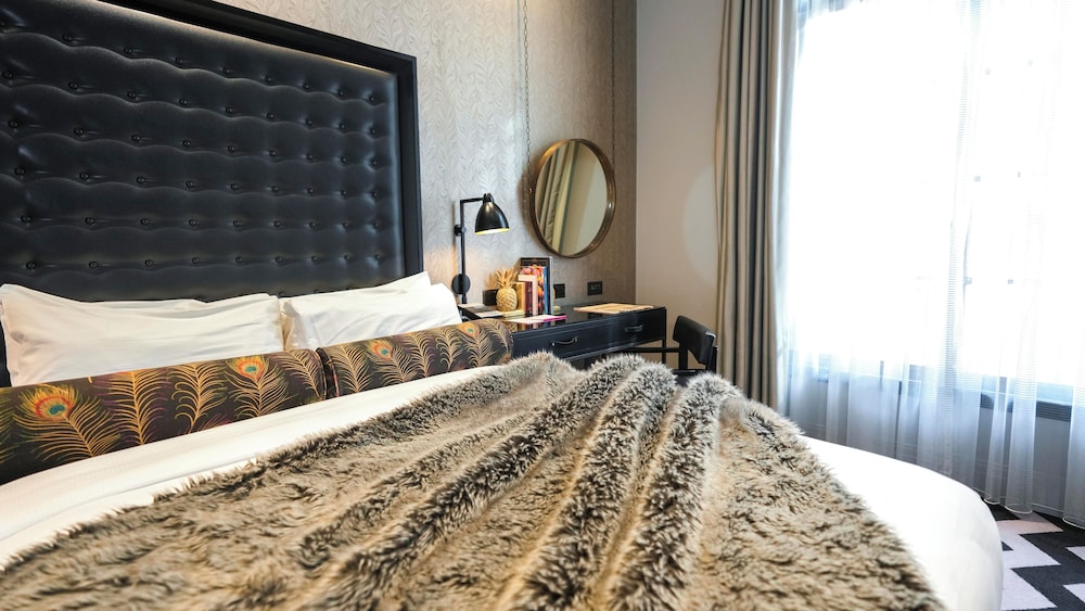 Gotham Suite photo 3