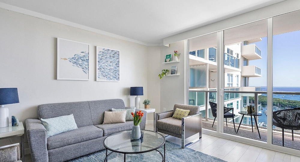 Deluxe Apartment, 1 King Bed with Sofa bed, Balcony, Ocean View1714