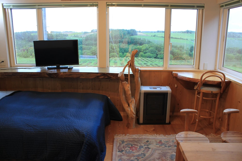 Standard Room, Non Smoking, Mountain View photo 2