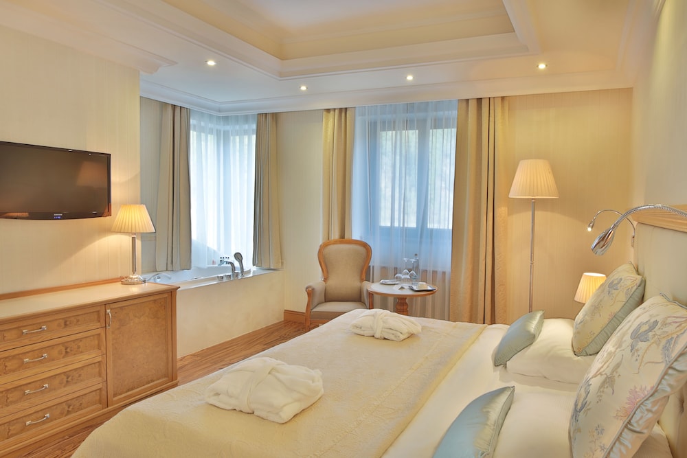 Executive Suite, 2 Bedrooms, Balcony, River View