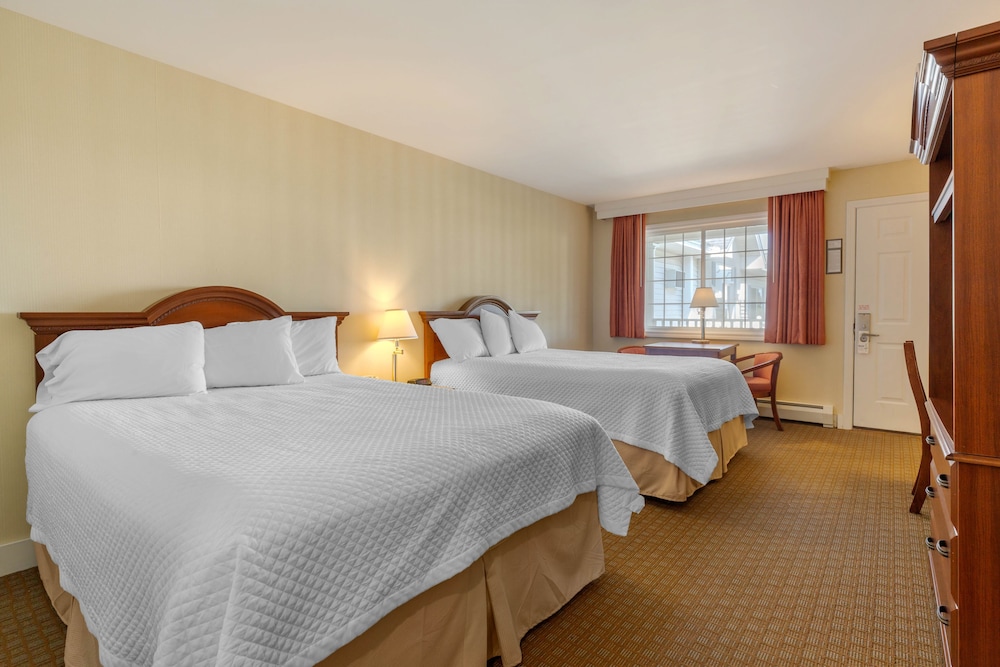Two Queen Handicap Accessible Room photo 3