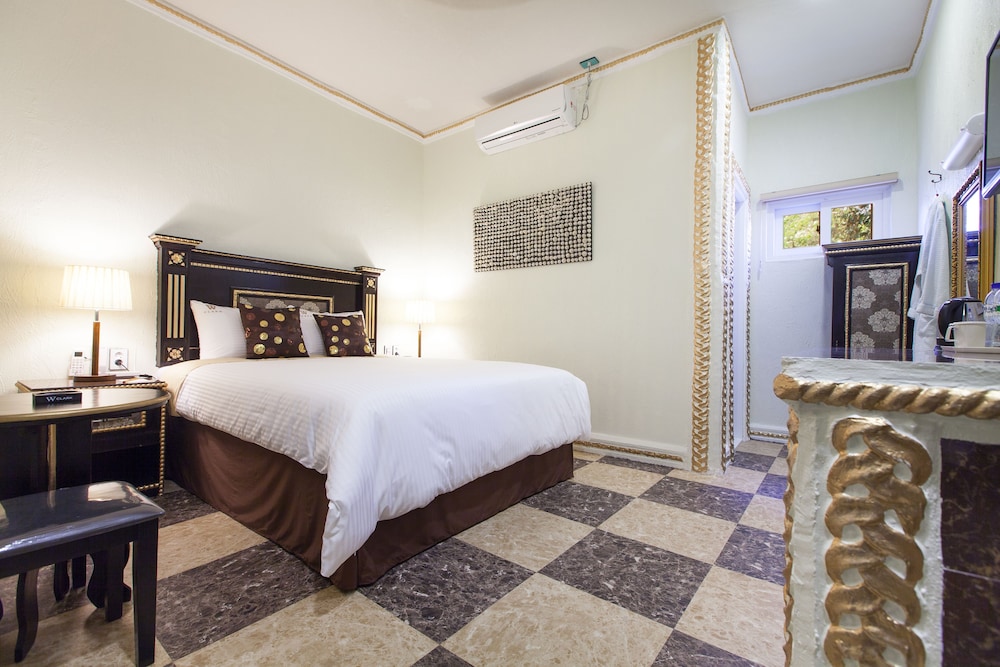 Standard Queen Room photo 2