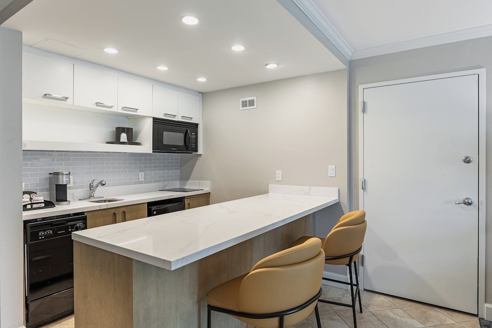 Suite, 1 Bedroom, Kitchen (Dining)