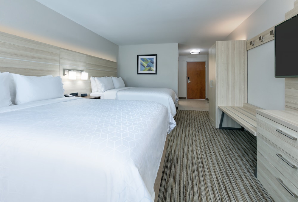 Standard Room, 2 Queen Beds - Photo 1