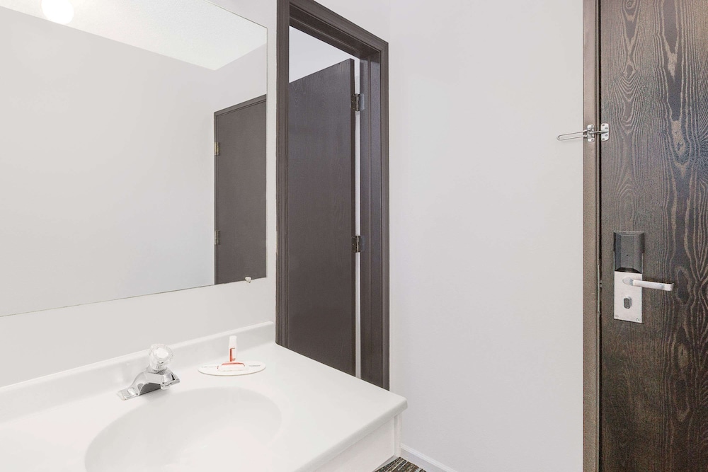 Suite, Multiple Beds, Non Smoking - Photo 3