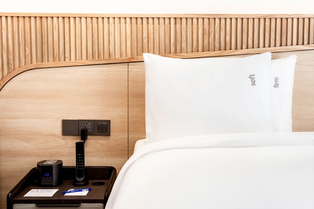 Suite, 1 Queen Bed, Balcony (Kitchenette, Free Breakfast) photo 3