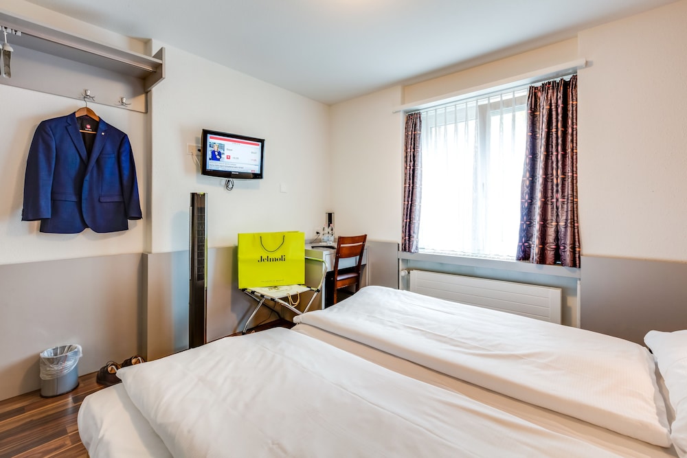 Economy Double Room - Photo 8