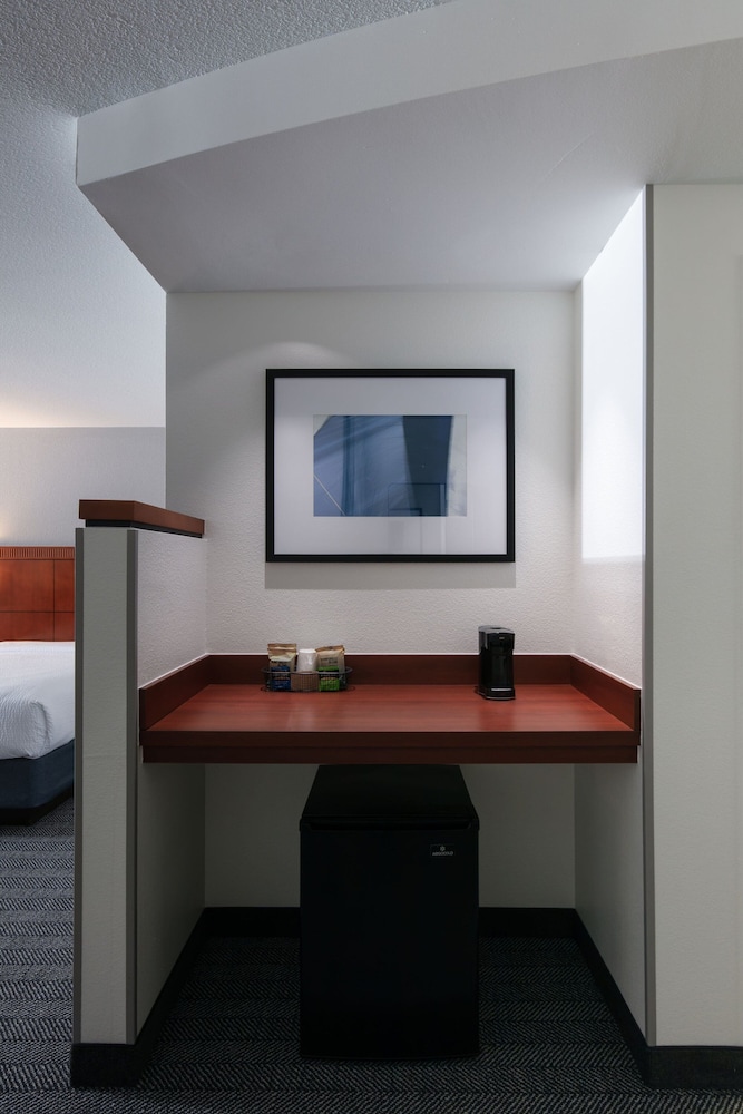 Room, 2 Queen Beds - Photo 9