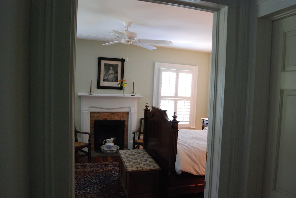 Room, 1 Queen Bed, Fireplace photo 2