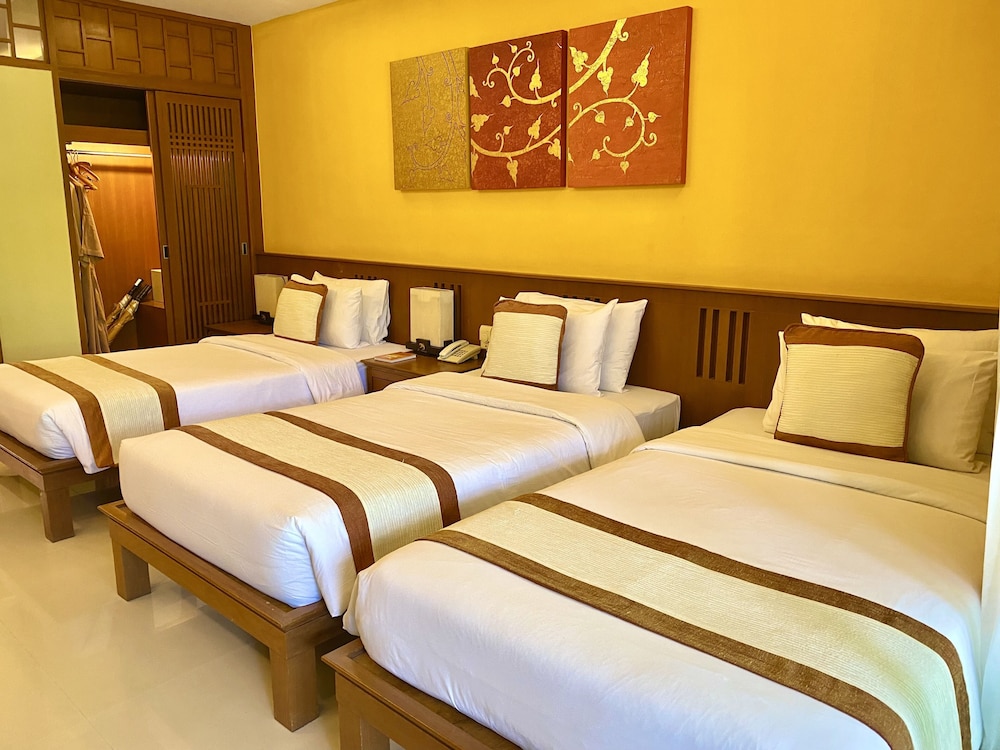 Deluxe Triple Room - Photo 11