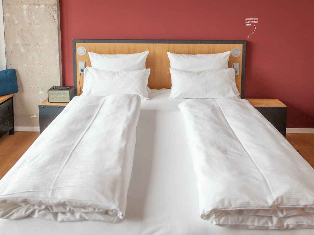 Suite (L) photo 1