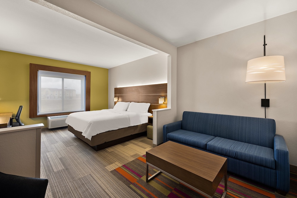 Suite, 1 King Bed, Accessible (Mobility, Roll-In Shower)
