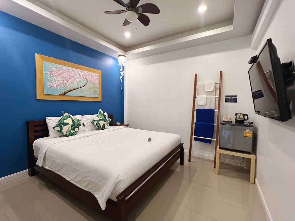 Deluxe Room, 1 King Bed, No Windows