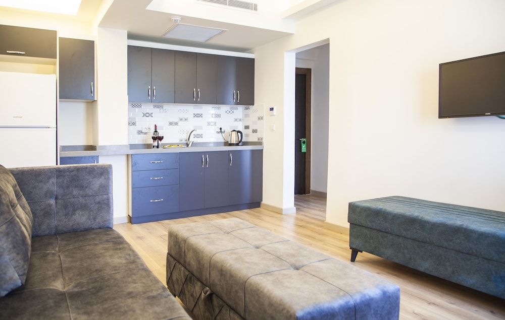 Standard Suite - Photo 7