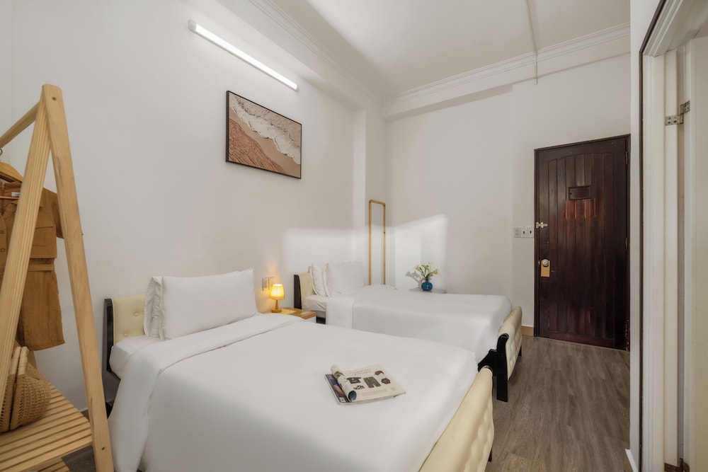 Deluxe Double Room, 2 Twin Beds - Photo 2
