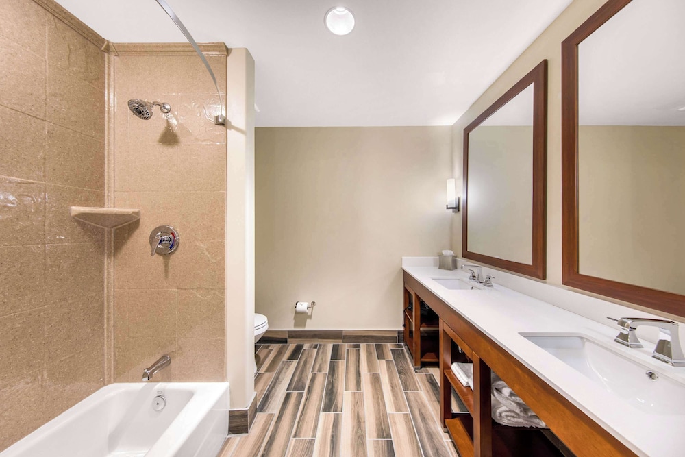 Suite, Multiple Beds, Non Smoking photo 2
