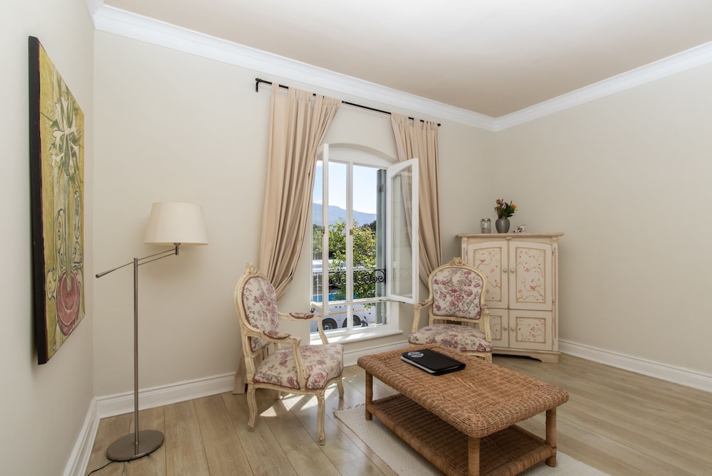 Economy Double Room, 1 Bedroom, Ensuite photo 3