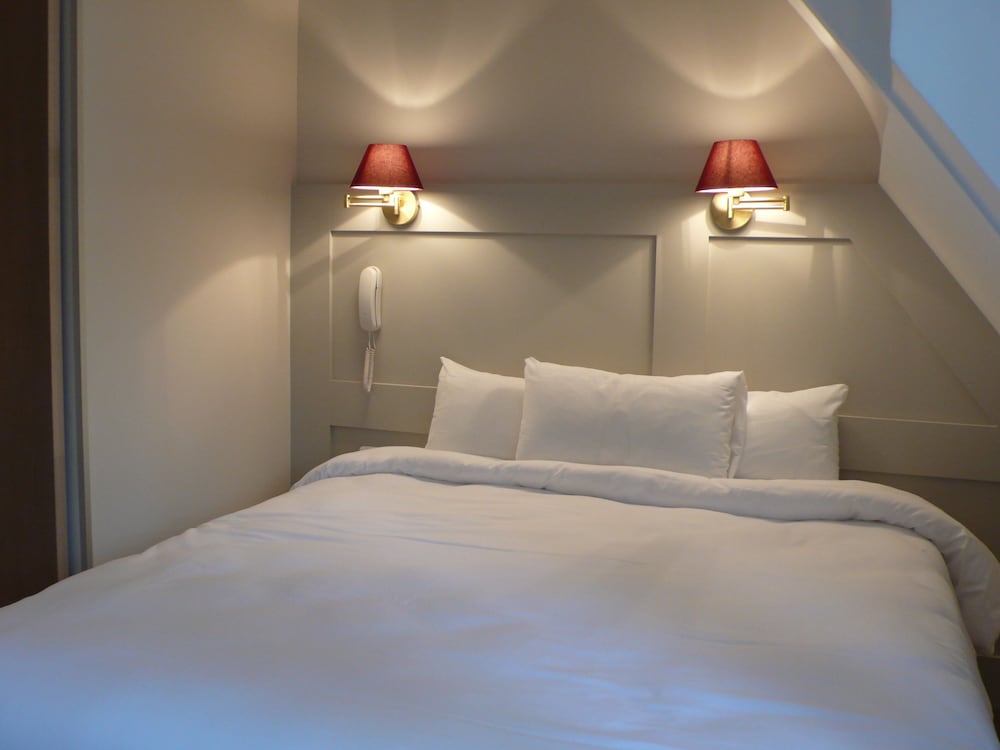 Superior Attic Room