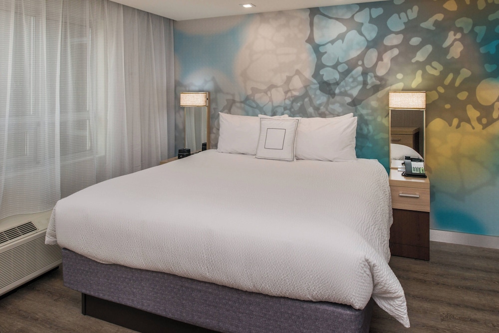 Room, 1 King Bed with Sofa bed, Sea View (Mobility Accessible, Tub)