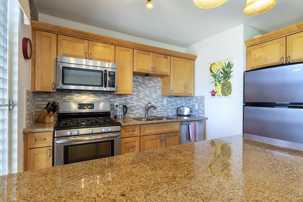 Studio Suite, 1 King Bed with Sofa bed, Kitchen, Ocean View (Kona Mansions #A303) photo 3