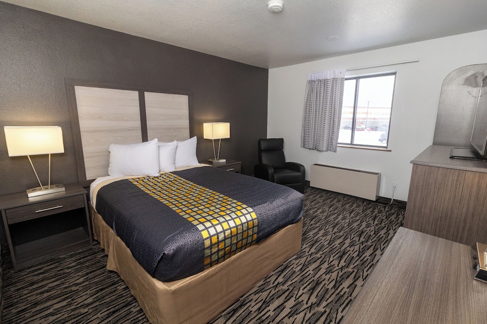 Standard Room, 1 Queen Bed, Non Smoking - Photo 1