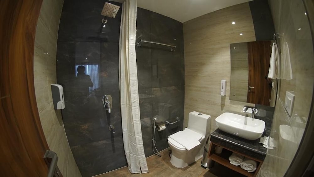 Executive Room - Photo 12