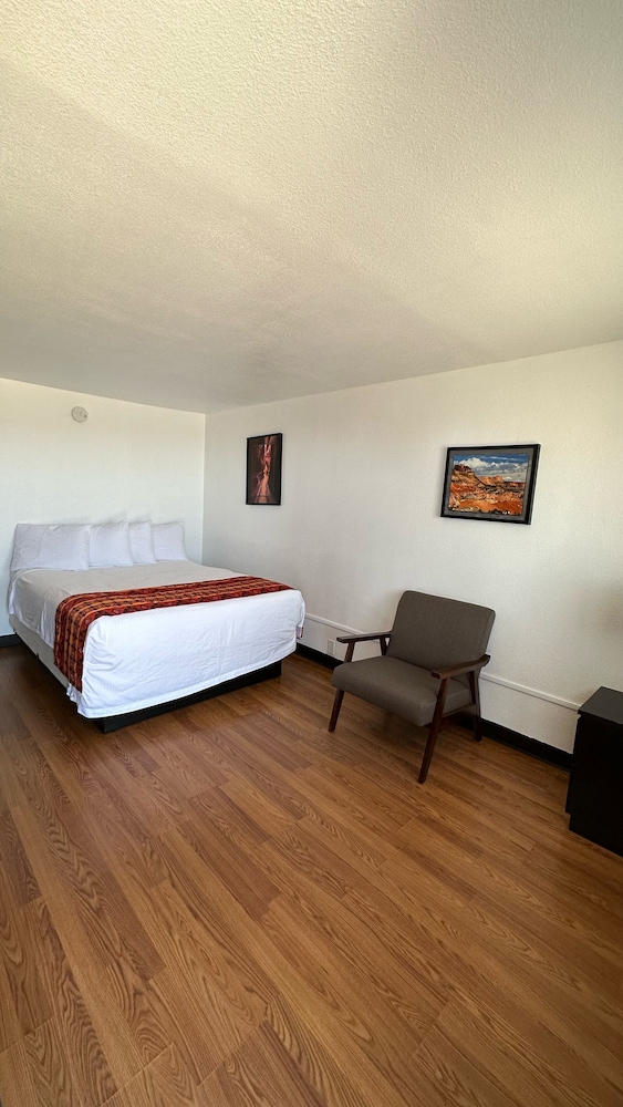 Single Room, 1 Queen Bed photo 3