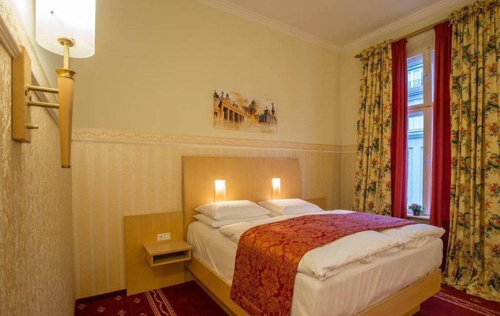 Double or Twin Room photo 3