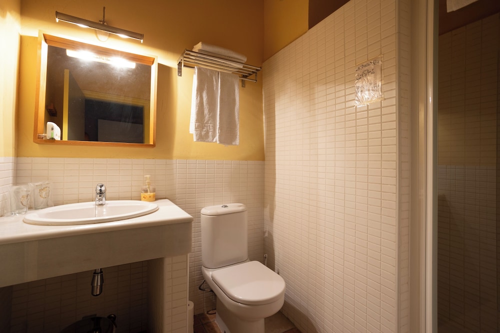 Double Room - Photo 9