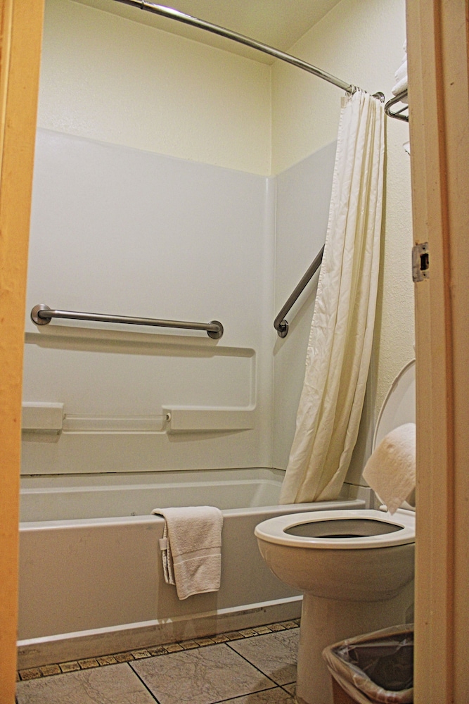 Standard Room, 1 King Bed - Photo 5
