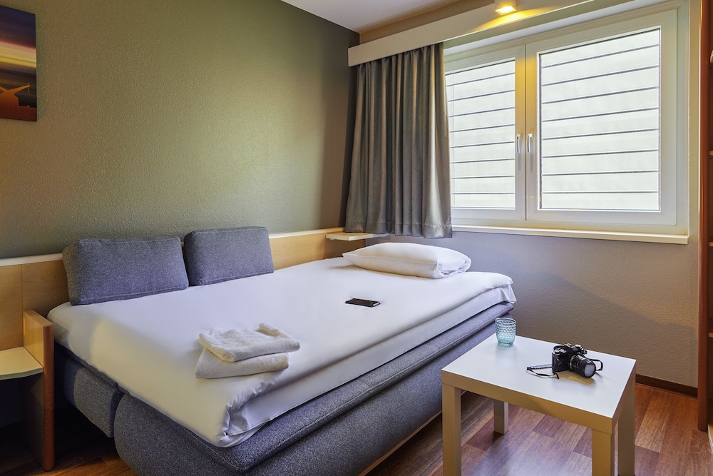 Standard Double Room, 1 Double Bed with Sofa bed - Photo 3