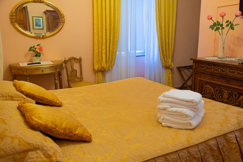 Double Room Gold