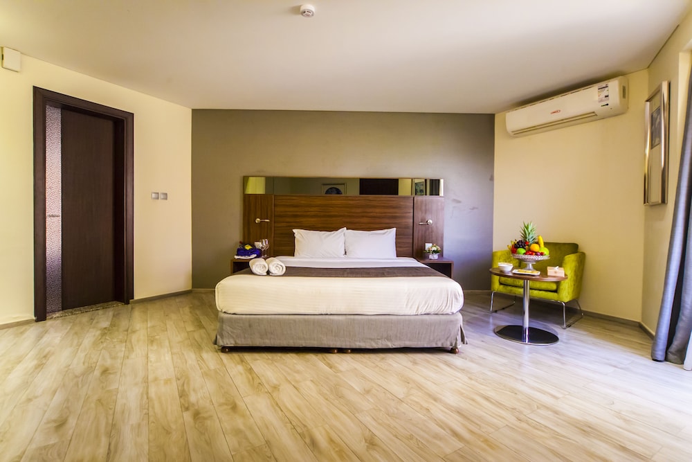 Basic Double Room, 1 Queen Bed, Smoking photo 3