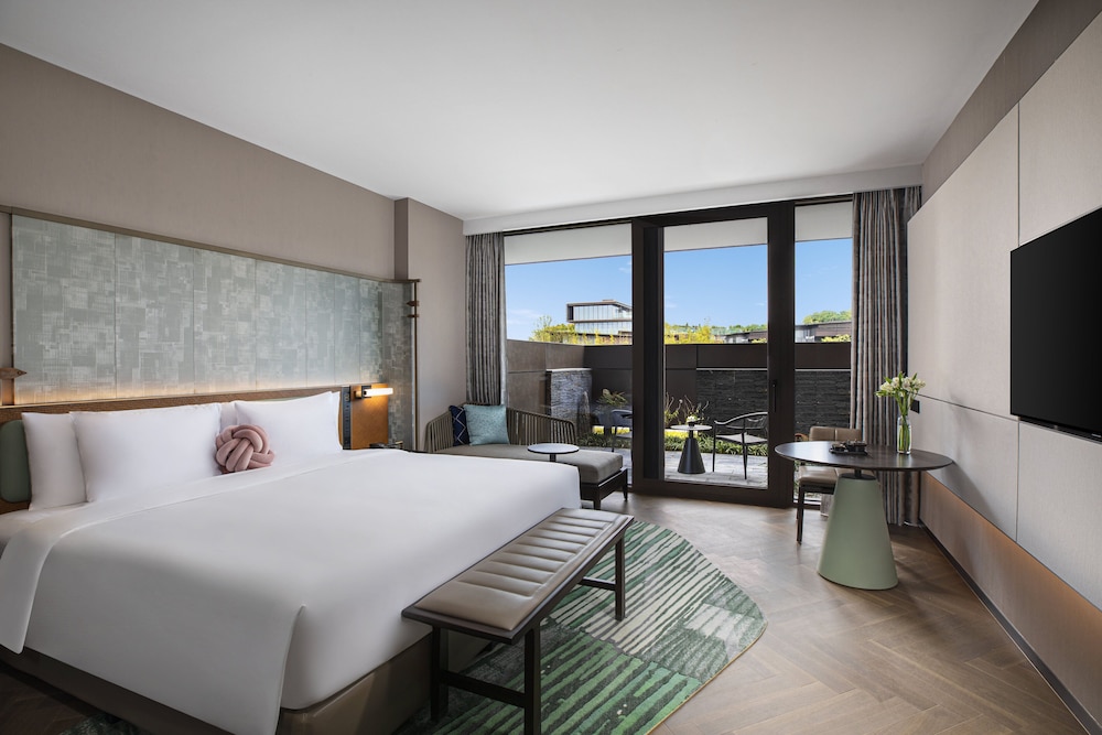 Standard Room, 1 King Bed, Garden View - Photo 1