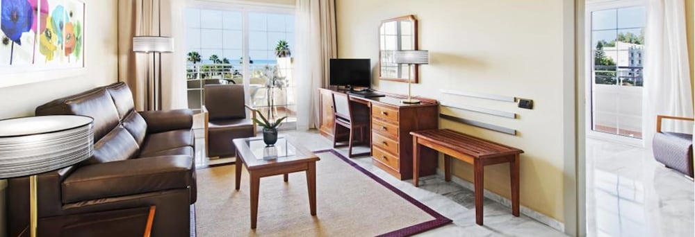 Suite - Photo 2