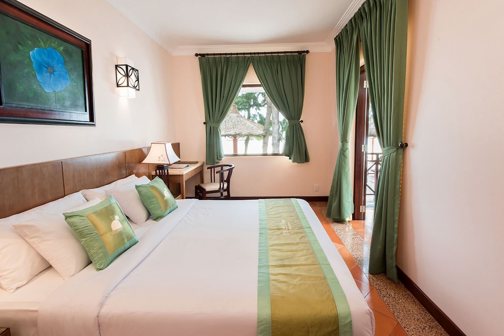 Family Beach Front Villa - Photo 4