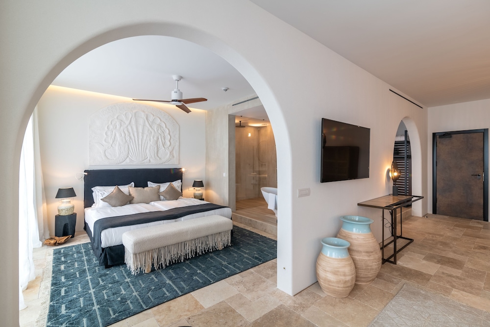 Luxury Apartment, 1 Bedroom, Balcony, Sea View (Free Access to AquaHouse & Beach) - Photo 2