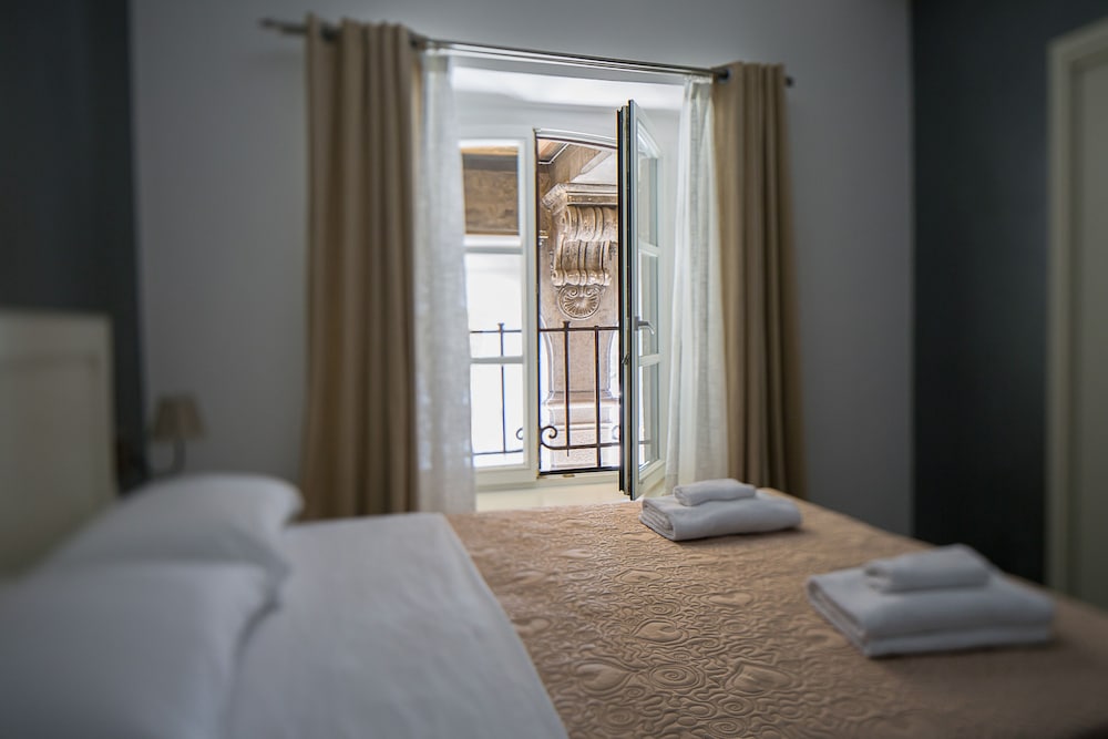 Economy Triple Room photo 1