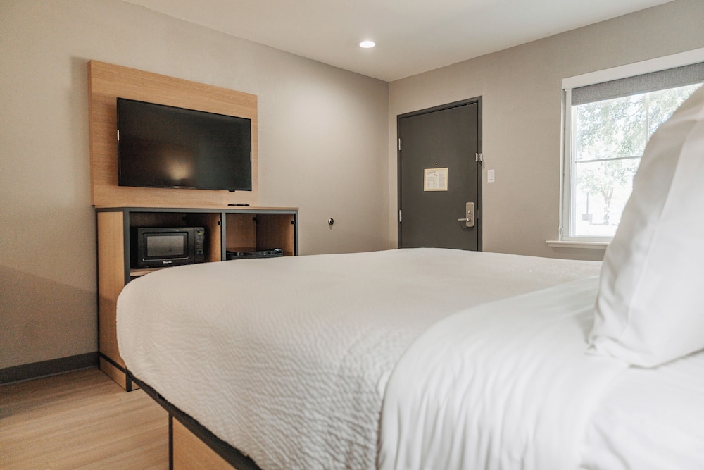 Studio, 1 King Bed, Non Smoking photo 2