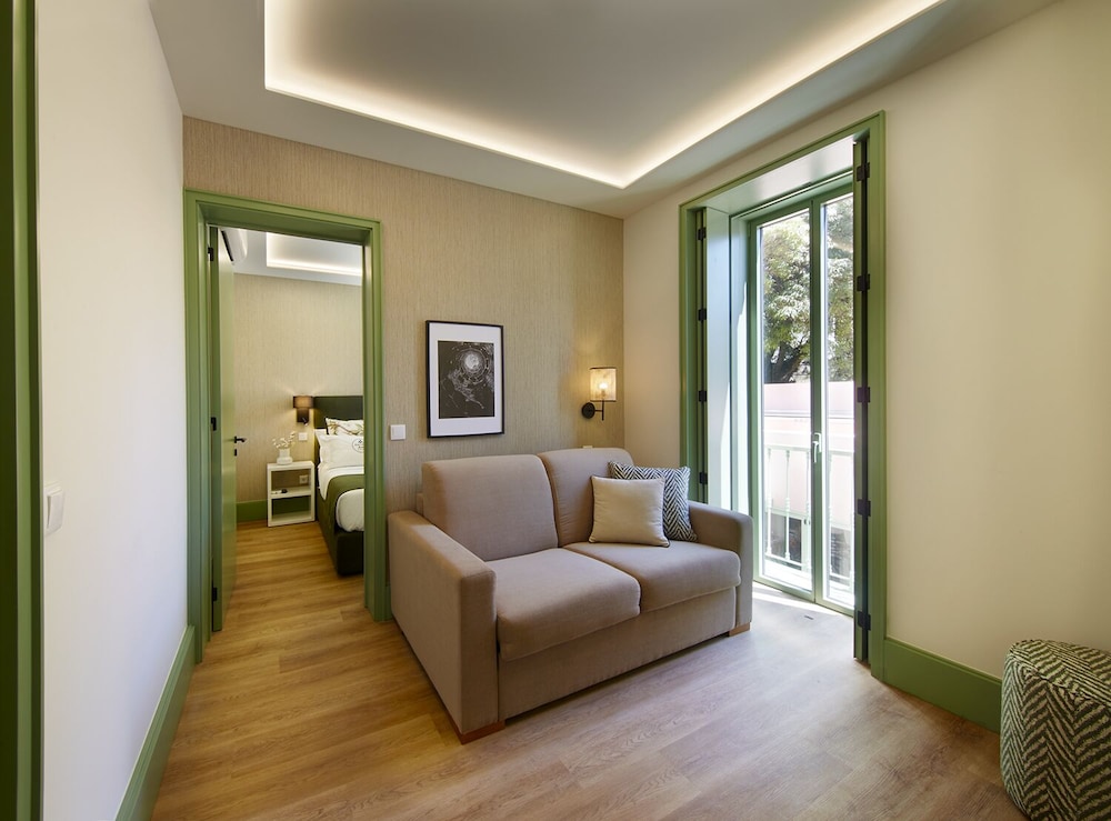 Family Room, 1 Queen Bed with Sofa bed, Non Smoking, Mezzanine photo 3