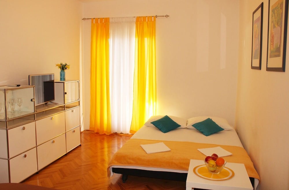 Apartment (Lina - 30m from the beach - A4(2+2))